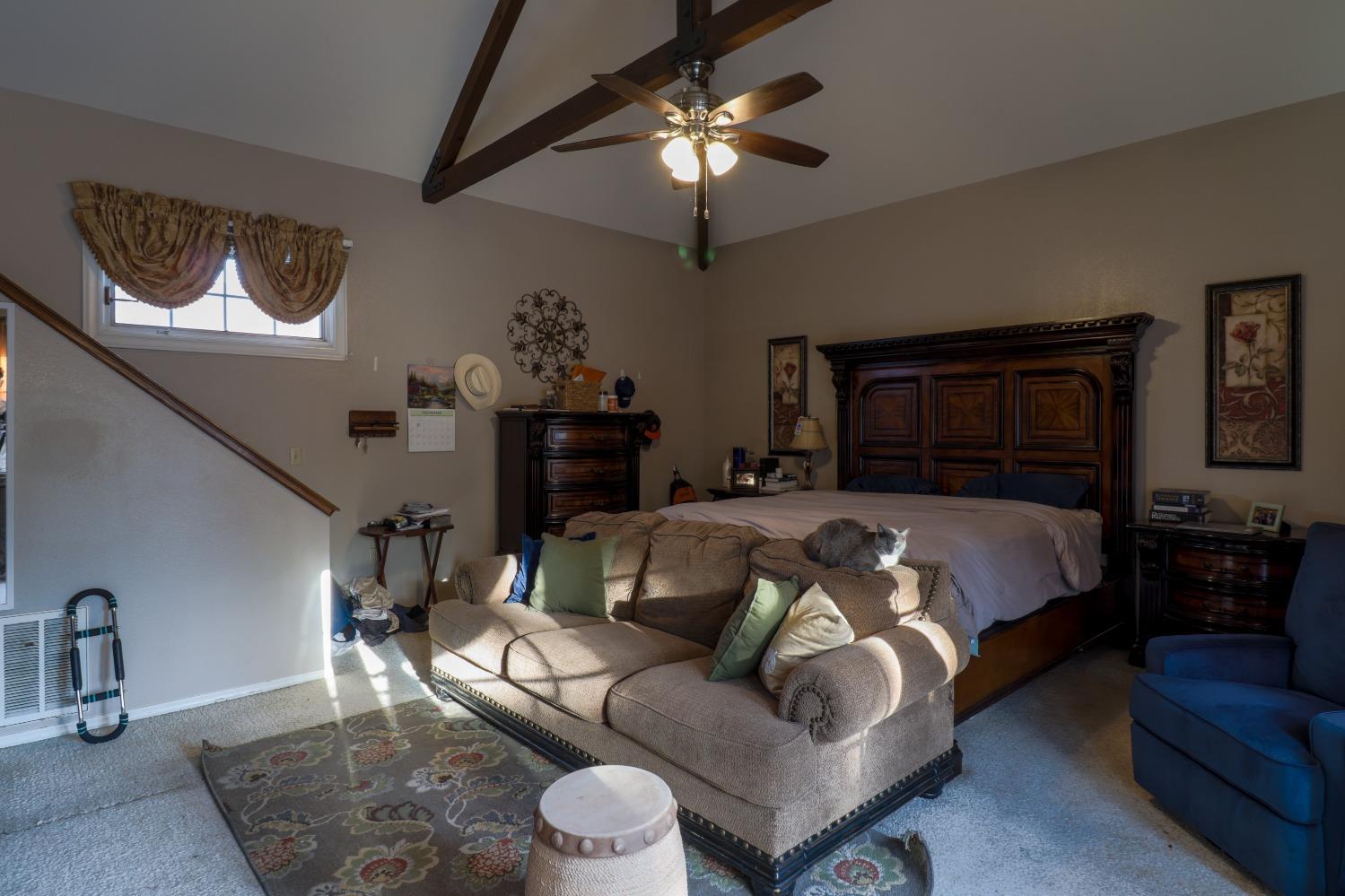 1233 Redwood Ln, Selma, CA 93662