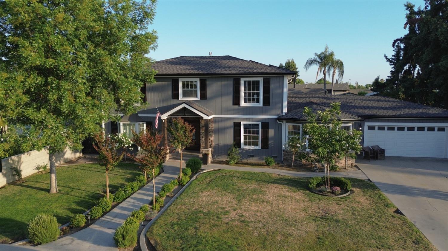 1233 Redwood Ln, Selma, CA 93662