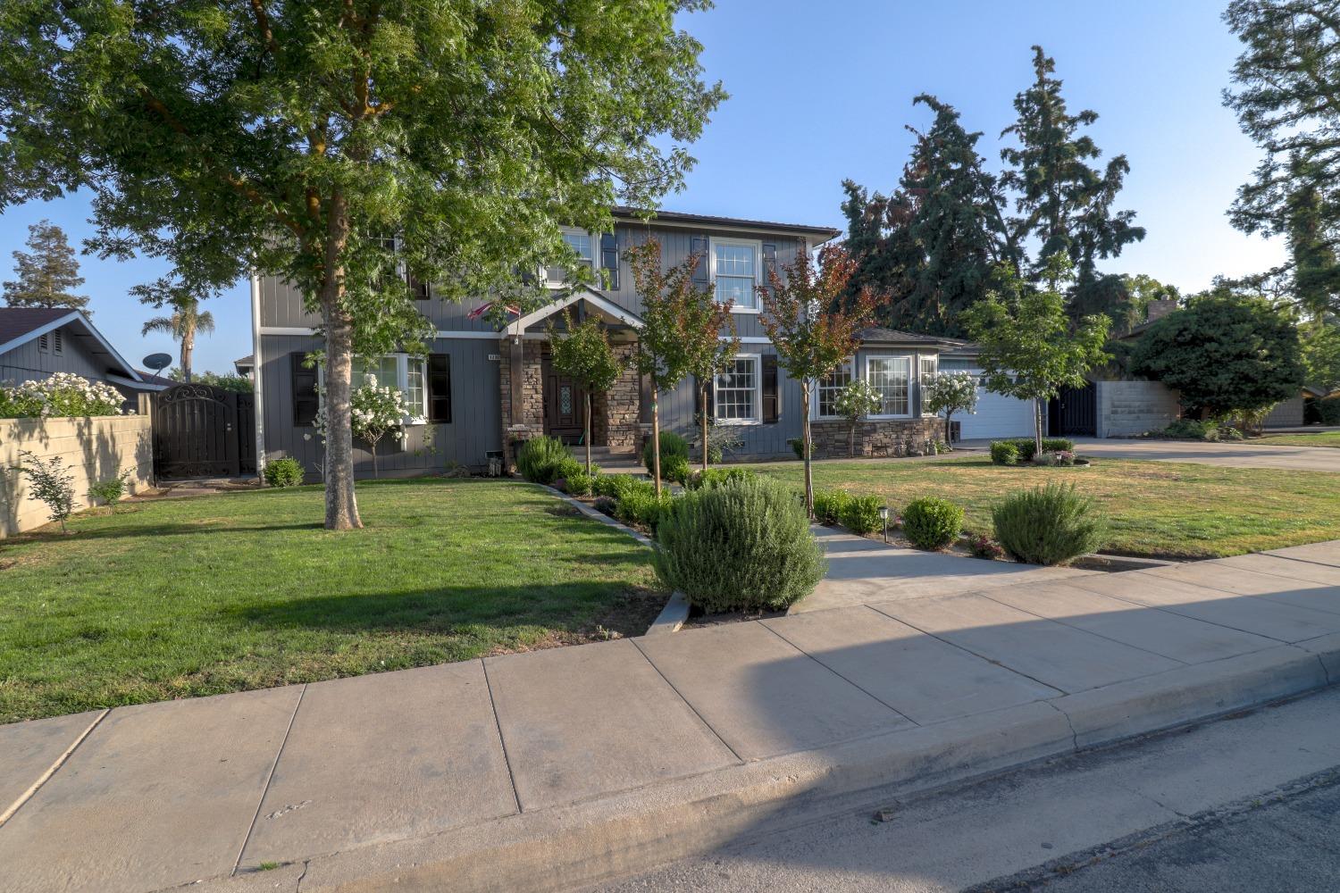 1233 Redwood Ln, Selma, CA 93662