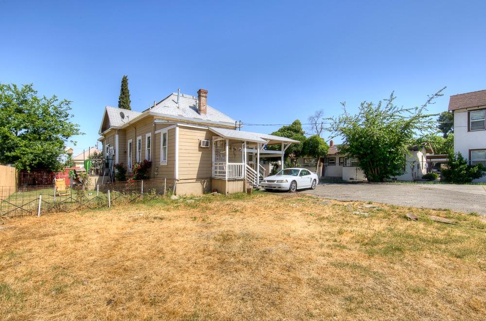 329 N Glenn Ave, Fresno, CA 93701