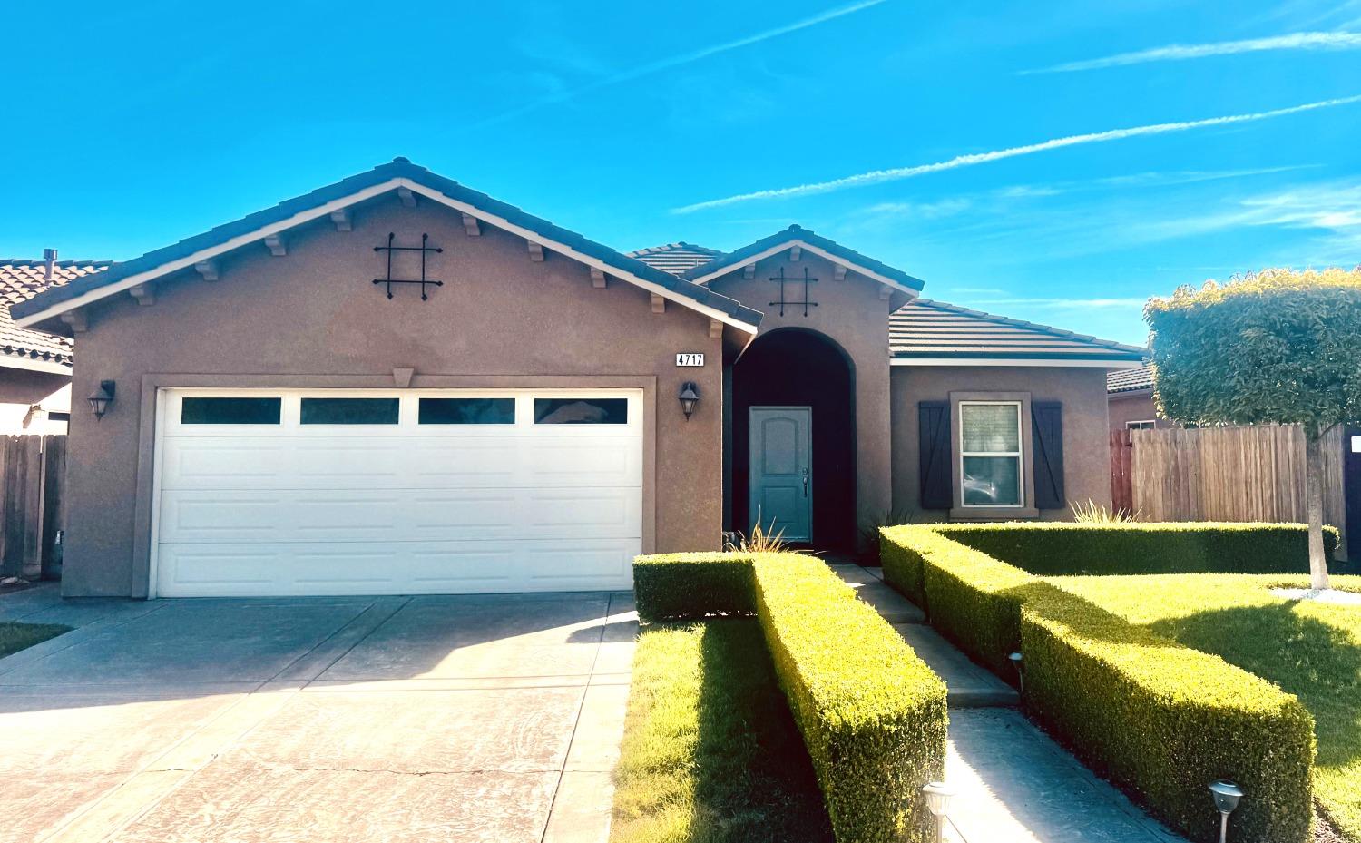 4717 W Joline Dr, Fresno, CA 93722