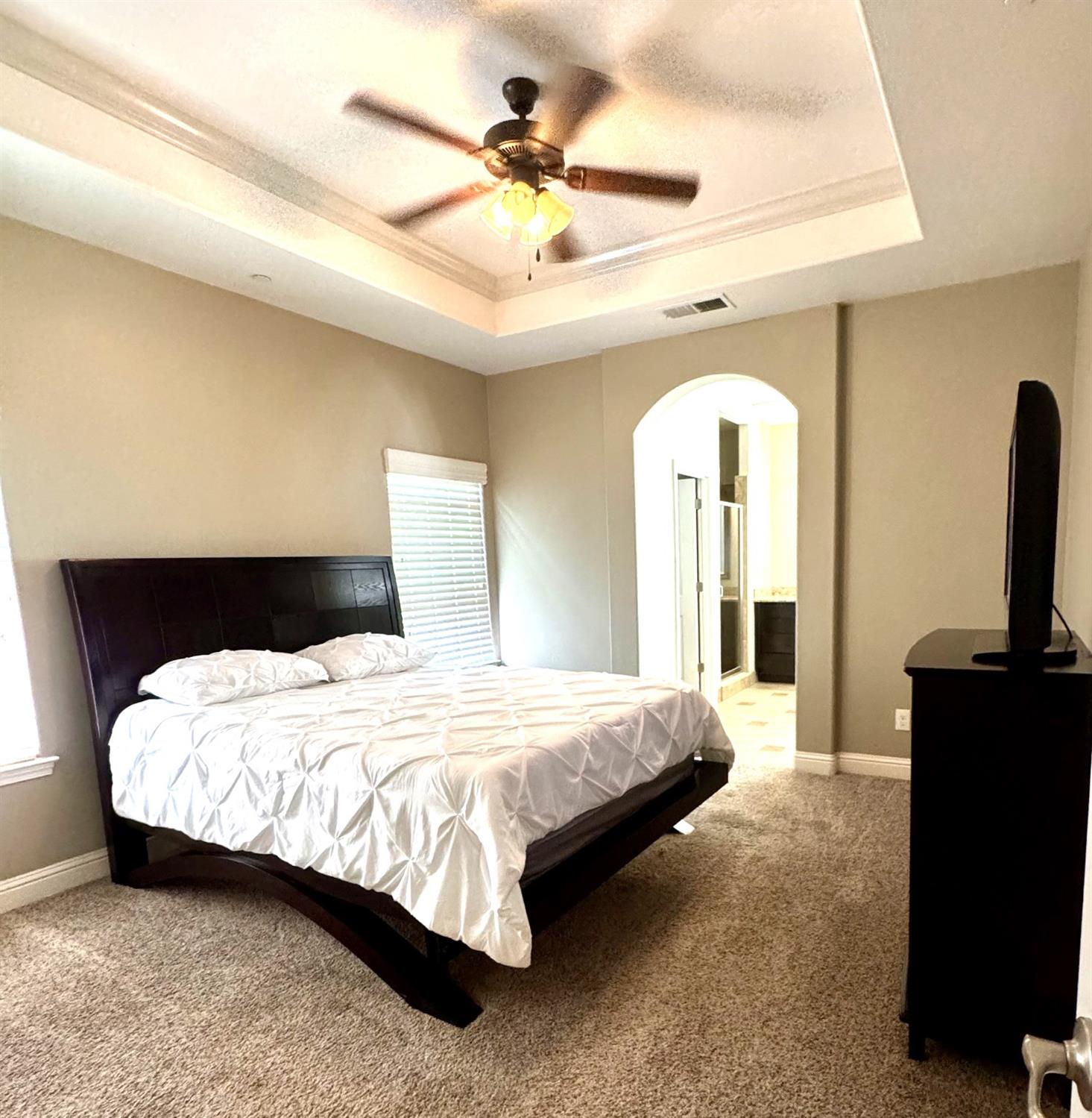 4717 W Joline Dr, Fresno, CA 93722