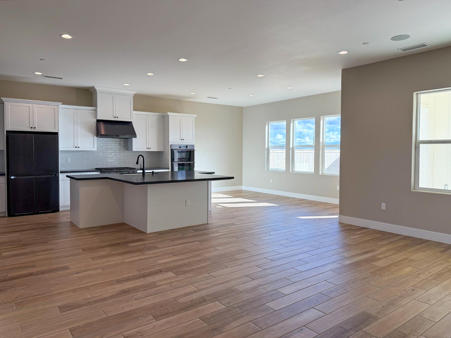 951 Beaver Pond Loop, Madera, CA 93636