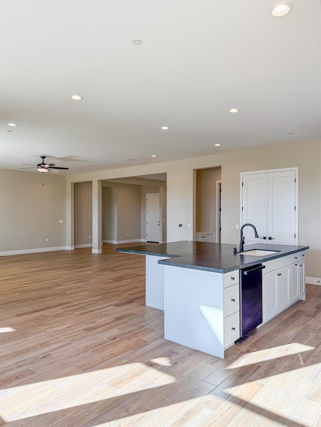 951 Beaver Pond Loop, Madera, CA 93636