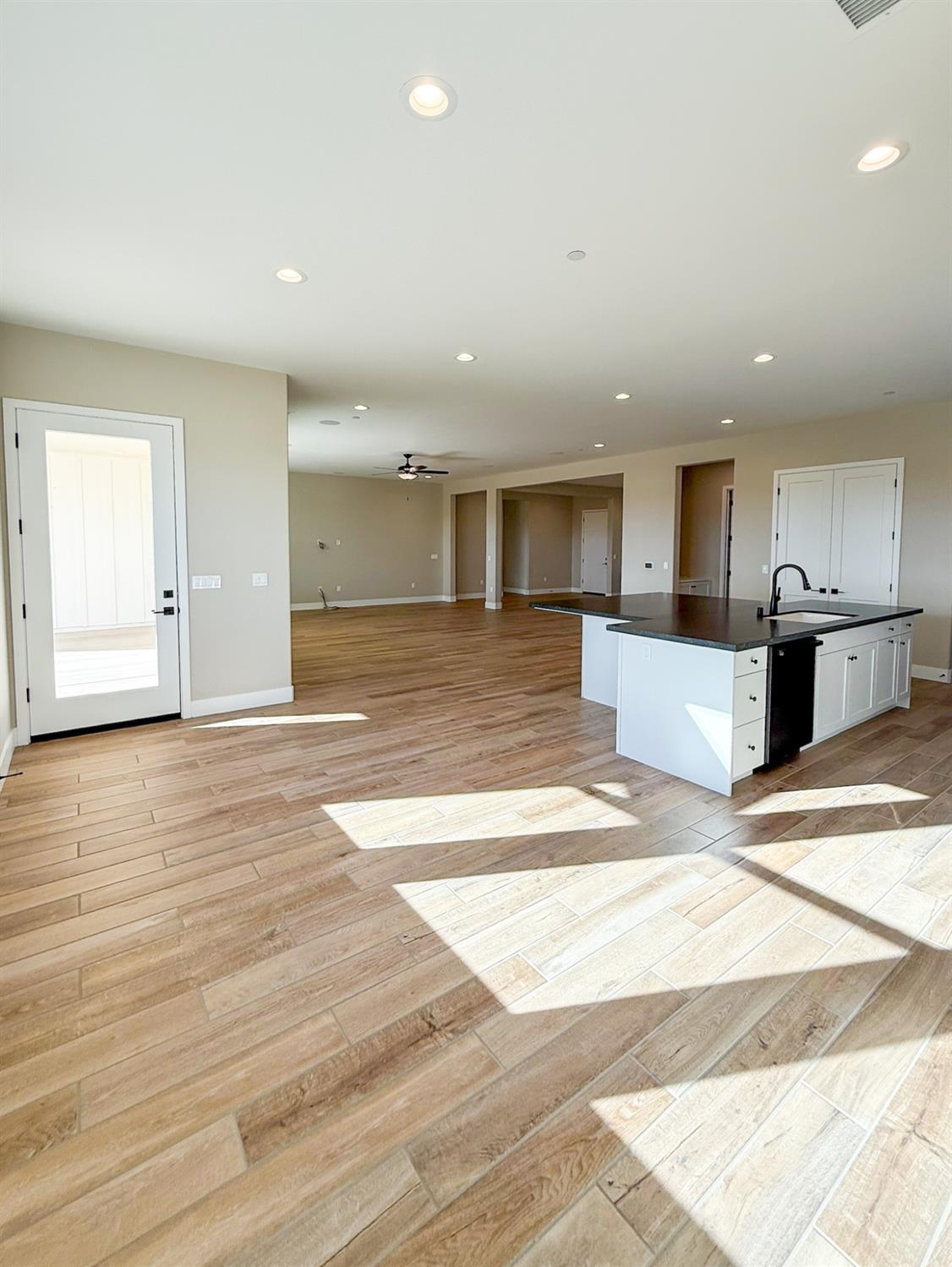 951 Beaver Pond Loop, Madera, CA 93636