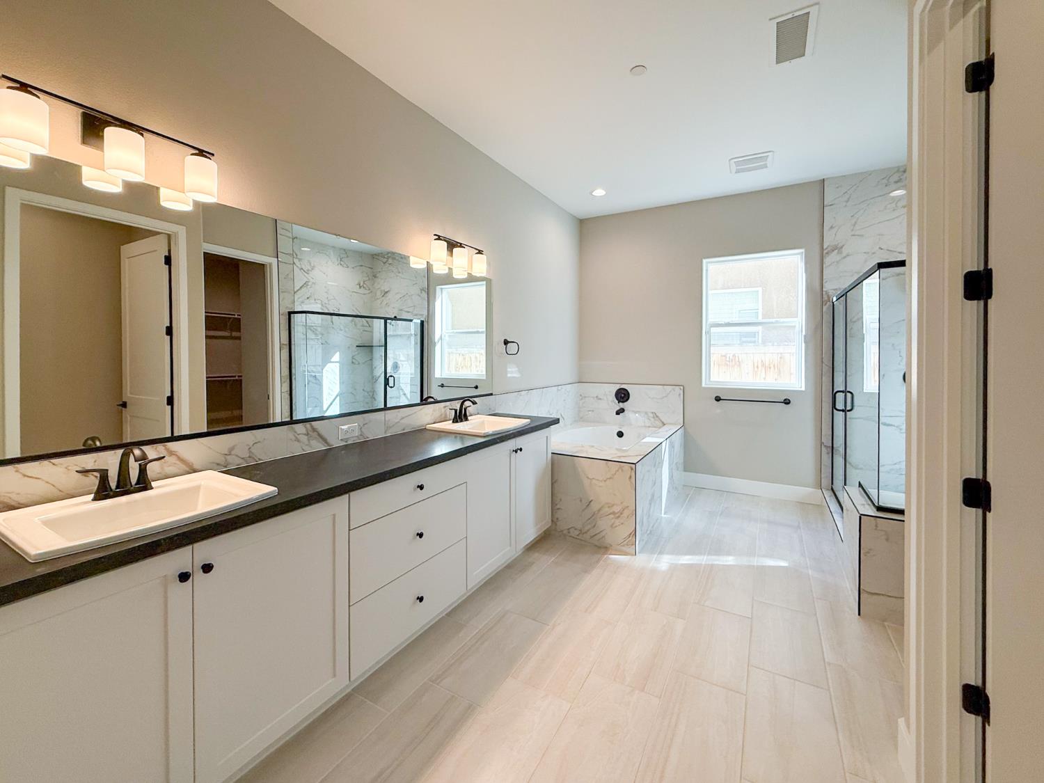 951 Beaver Pond Loop, Madera, CA 93636