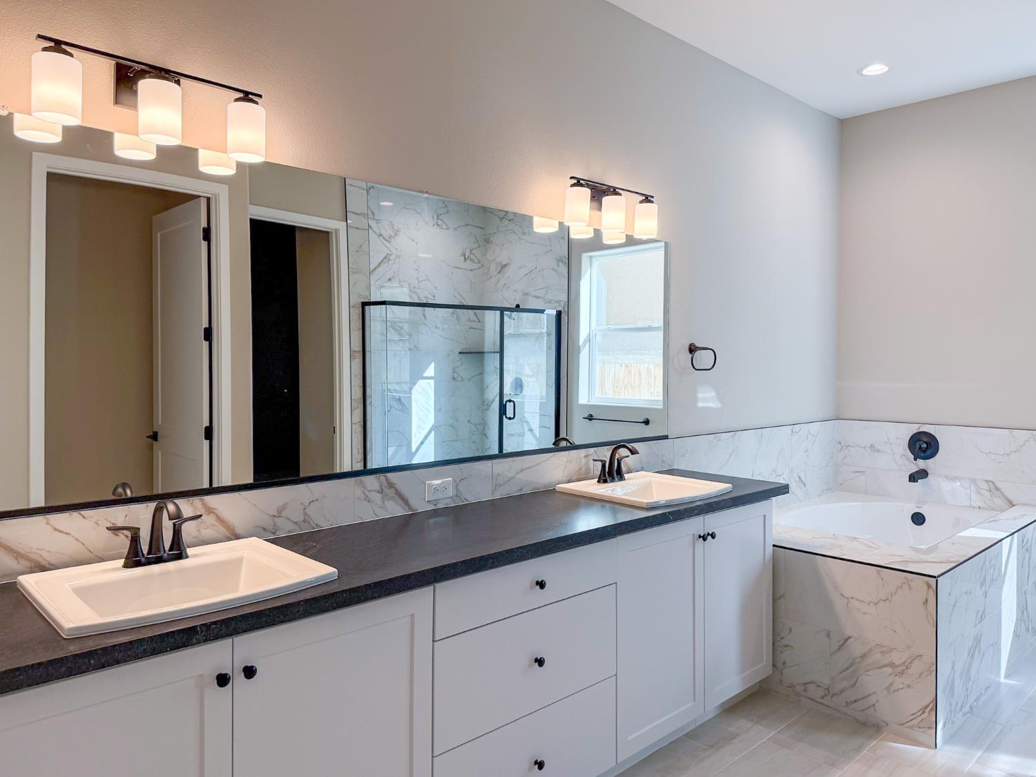 951 Beaver Pond Loop, Madera, CA 93636