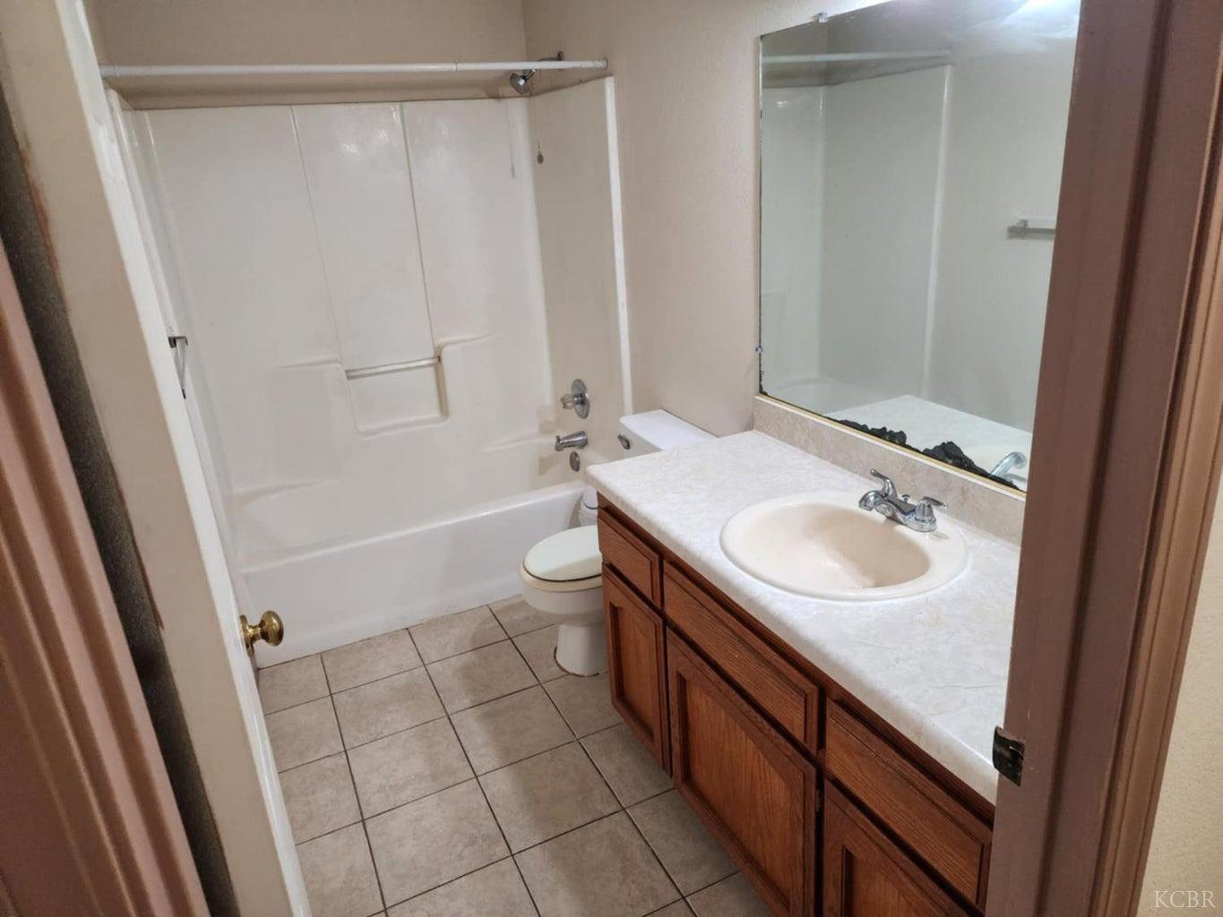 725 18th, Delano, CA 93212