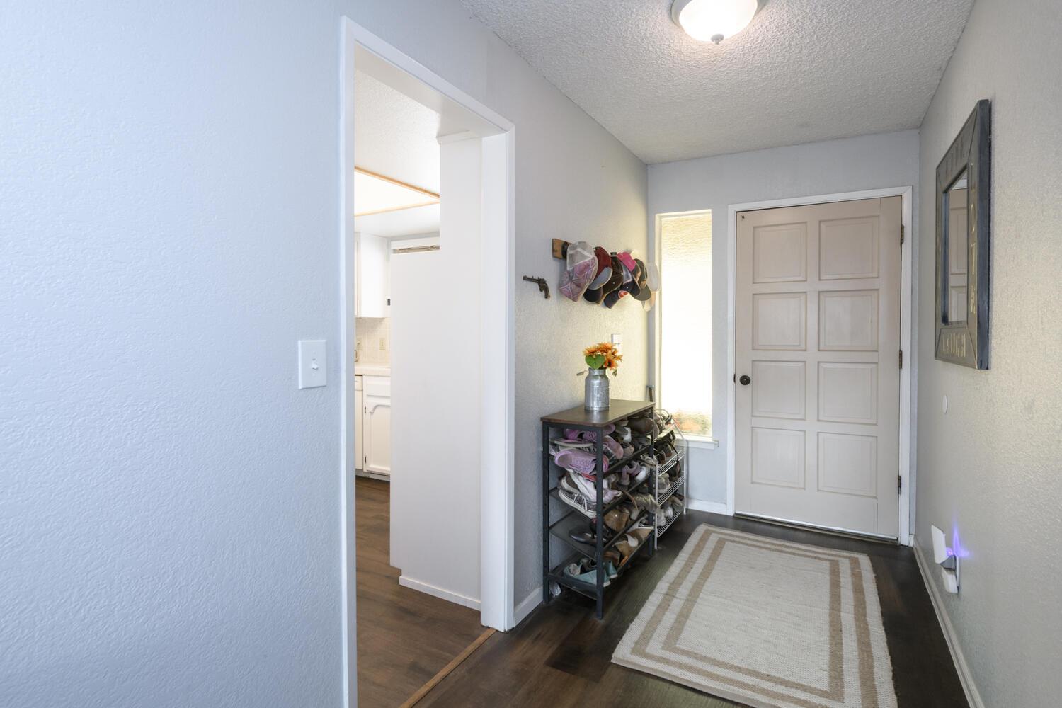 22630 Stagecoach Ln, Clovis, CA 93619