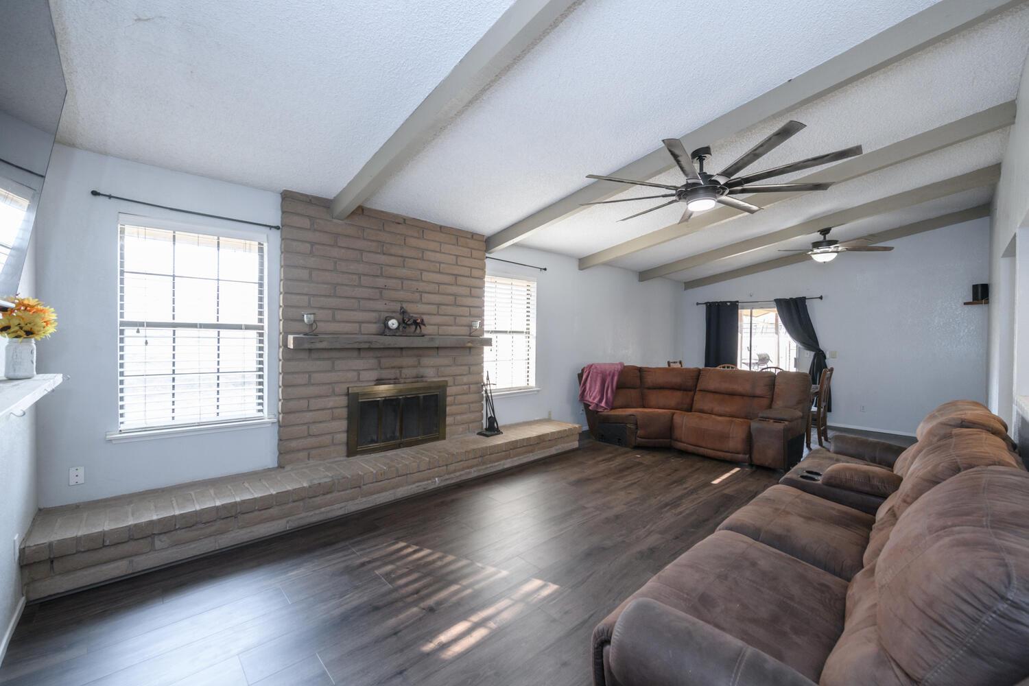 22630 Stagecoach Ln, Clovis, CA 93619