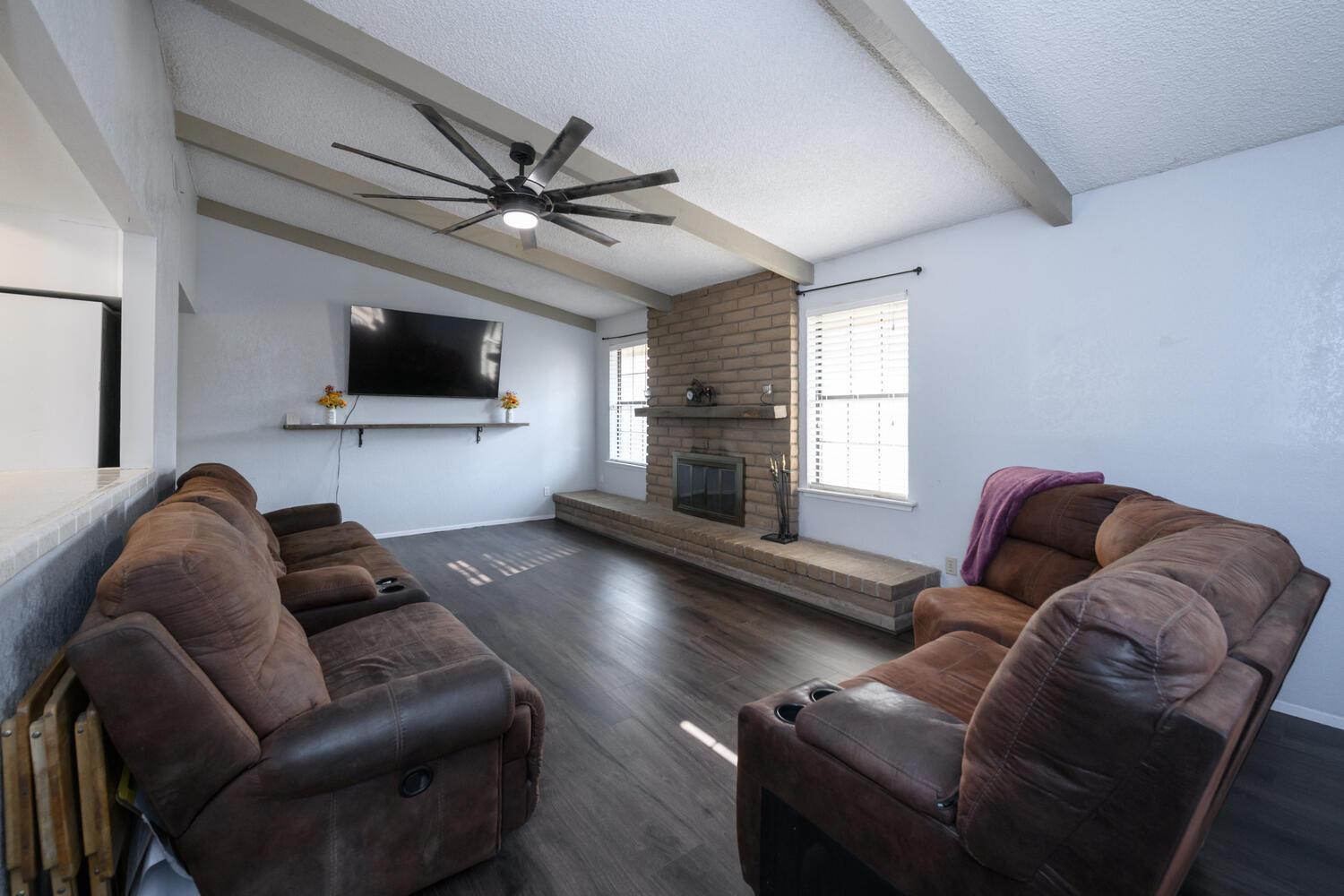 22630 Stagecoach Ln, Clovis, CA 93619