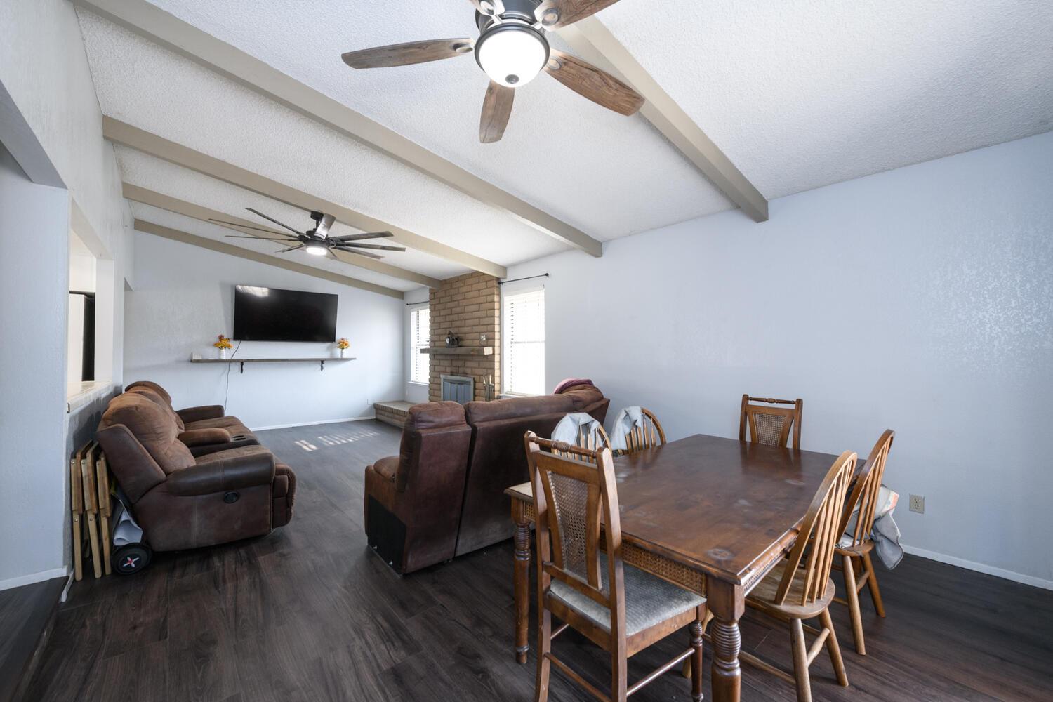 22630 Stagecoach Ln, Clovis, CA 93619