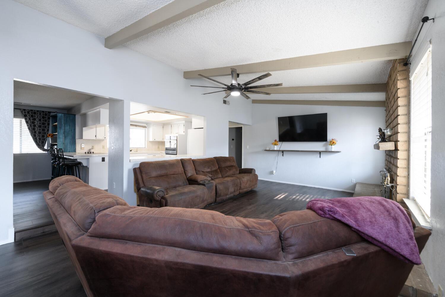 22630 Stagecoach Ln, Clovis, CA 93619