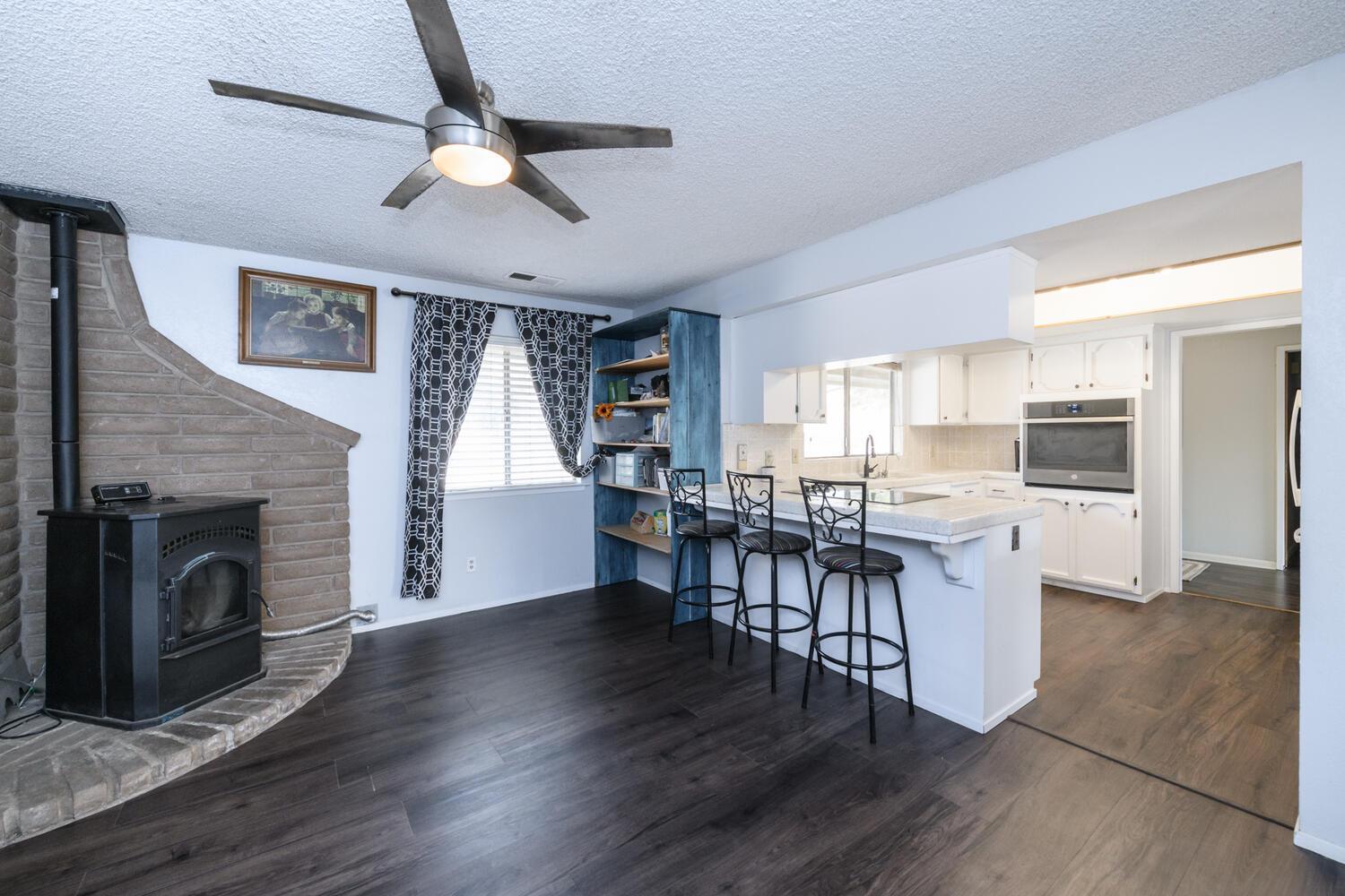 22630 Stagecoach Ln, Clovis, CA 93619