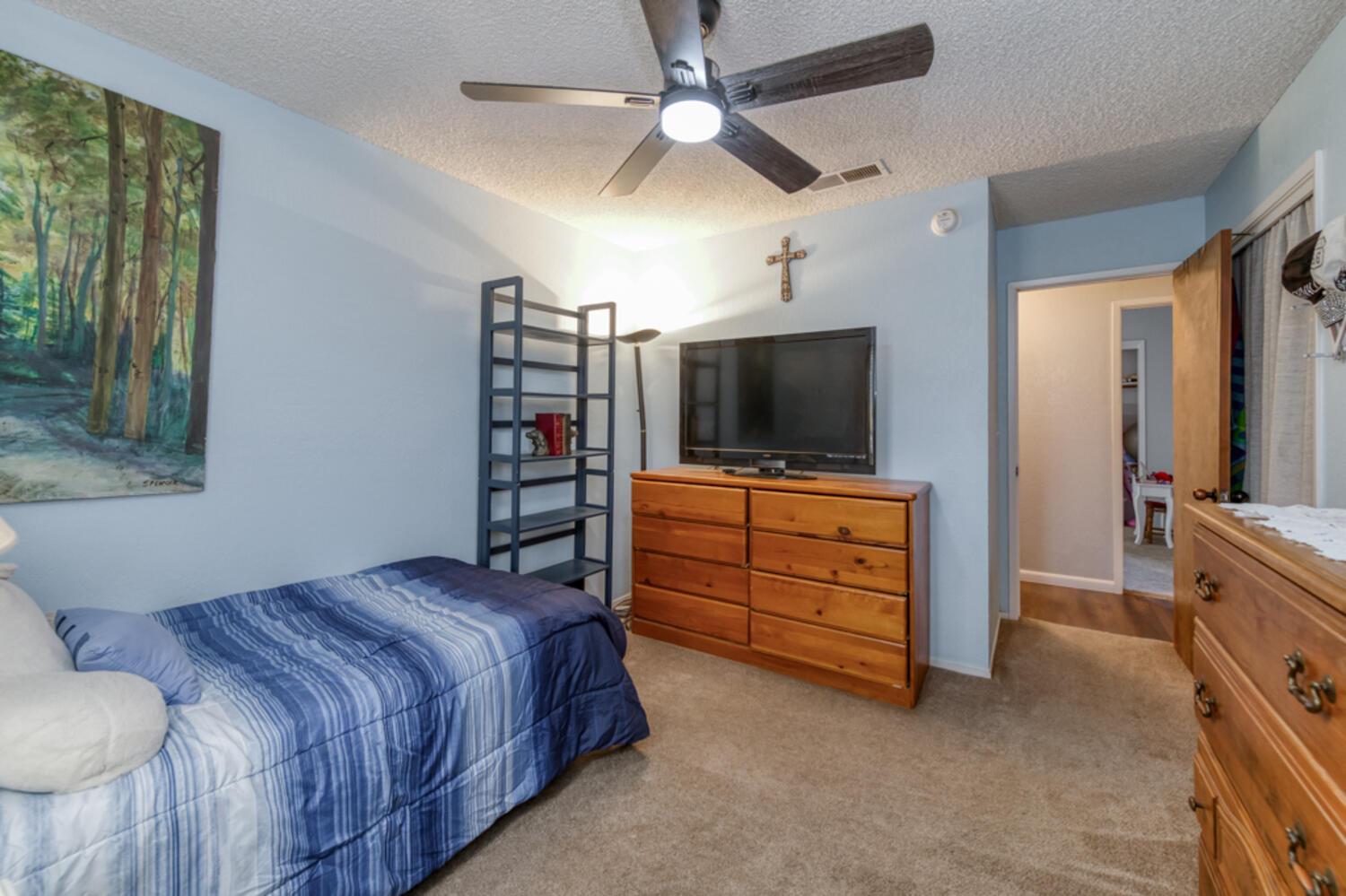 22630 Stagecoach Ln, Clovis, CA 93619