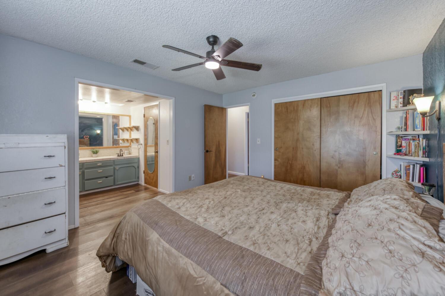 22630 Stagecoach Ln, Clovis, CA 93619