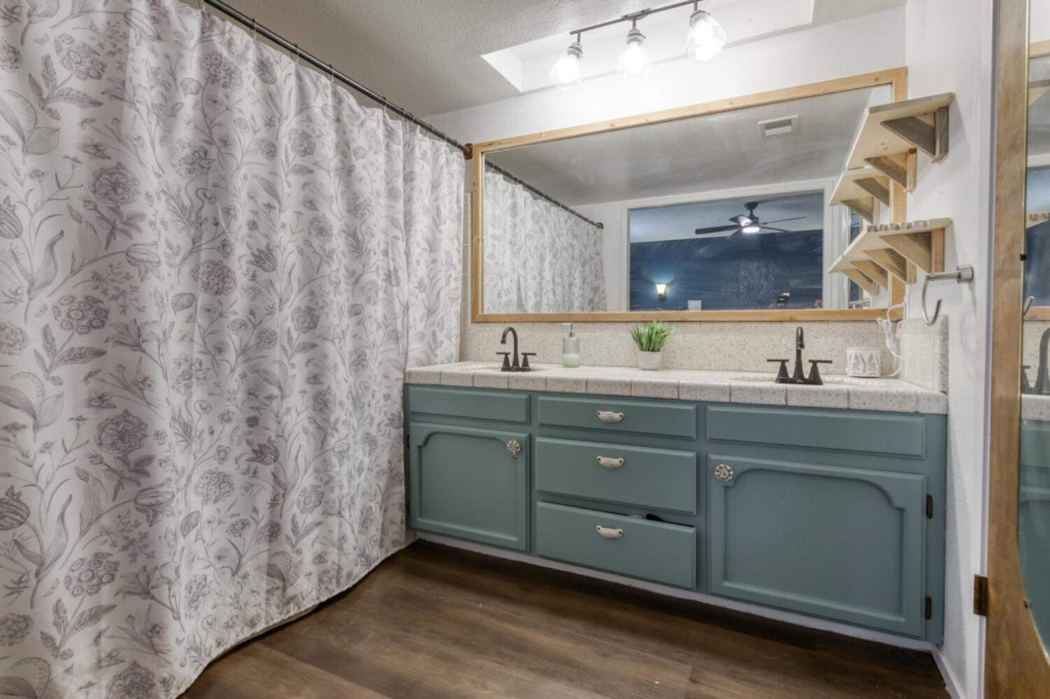 22630 Stagecoach Ln, Clovis, CA 93619