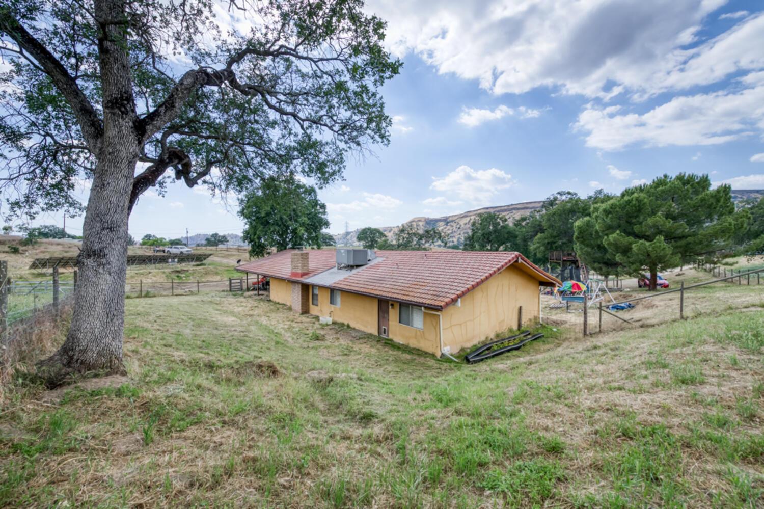 22630 Stagecoach Ln, Clovis, CA 93619