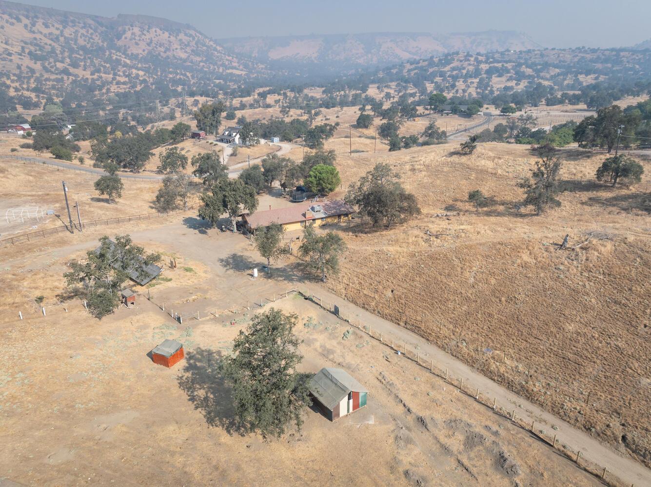 22630 Stagecoach Ln, Clovis, CA 93619