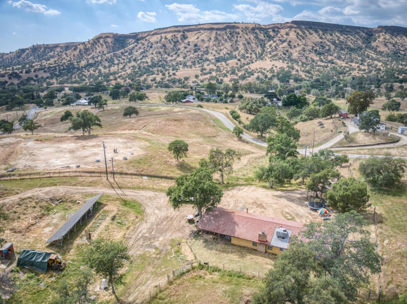 22630 Stagecoach Ln, Clovis, CA 93619