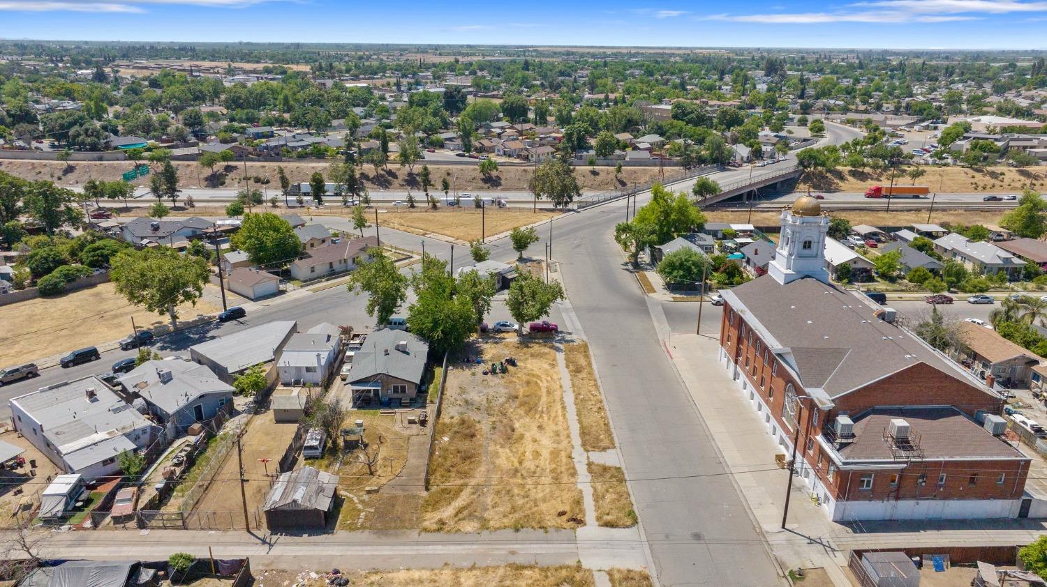 162 E St, Fresno, CA 93706
