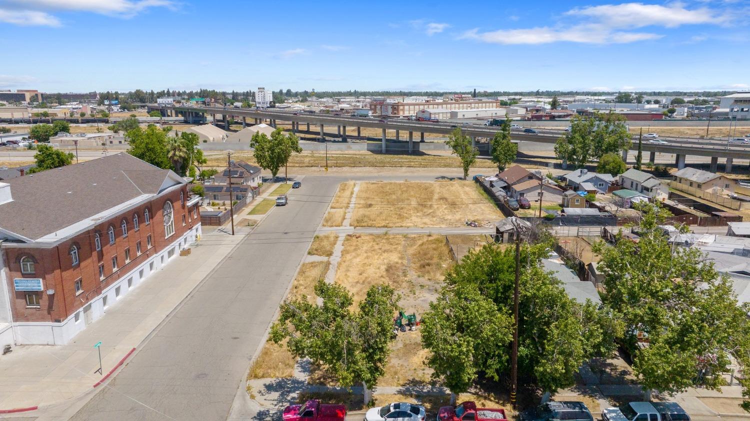 162 E St, Fresno, CA 93706