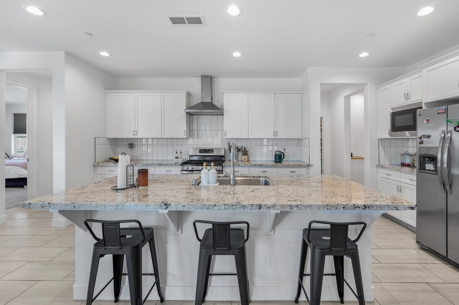 4494 Little Canyon Dr, Madera, CA 93636