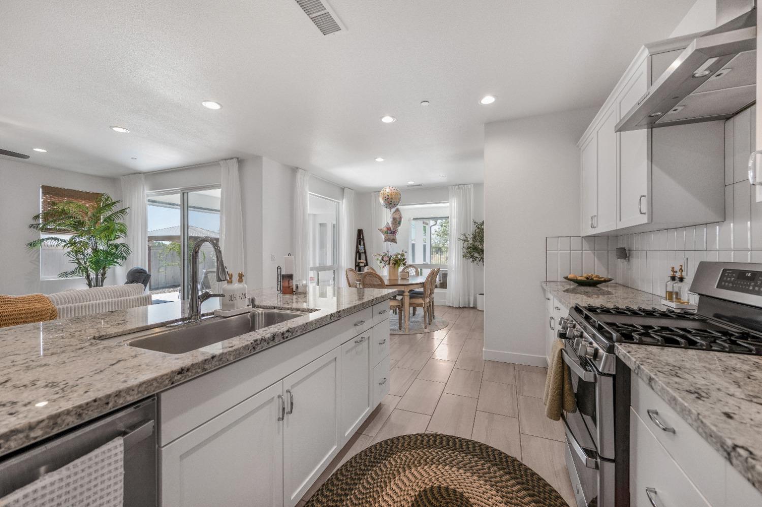 4494 Little Canyon Dr, Madera, CA 93636