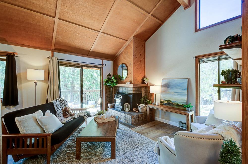 40662 Village Pass Ln, Shaver Lake, CA 93664