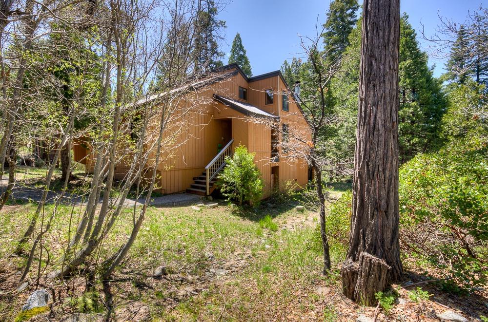 40662 Village Pass Ln, Shaver Lake, CA 93664