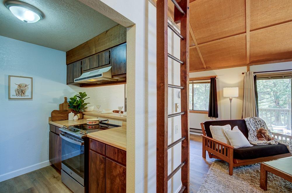 40662 Village Pass Ln, Shaver Lake, CA 93664