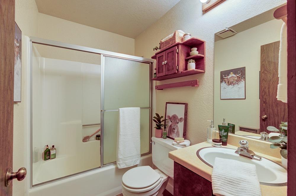 40662 Village Pass Ln, Shaver Lake, CA 93664