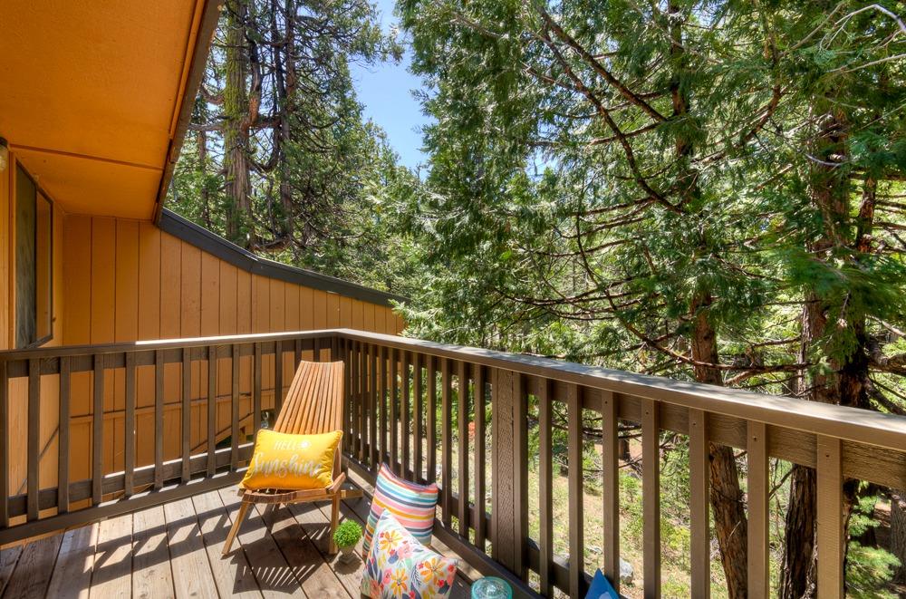 40662 Village Pass Ln, Shaver Lake, CA 93664