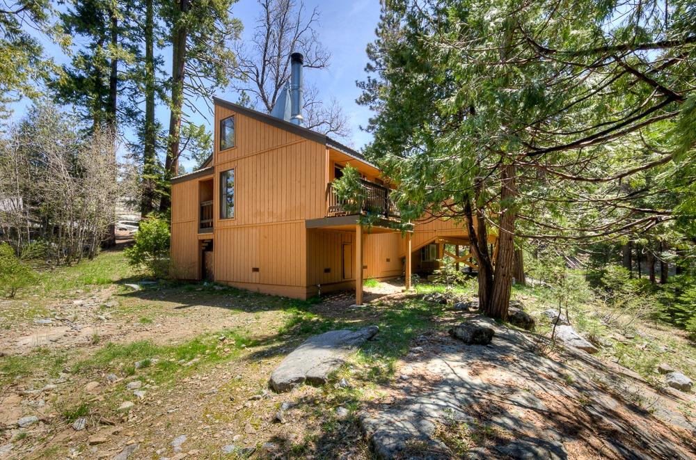 40662 Village Pass Ln, Shaver Lake, CA 93664