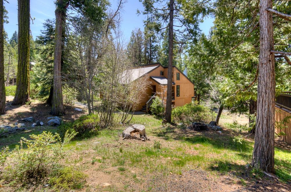 40662 Village Pass Ln, Shaver Lake, CA 93664