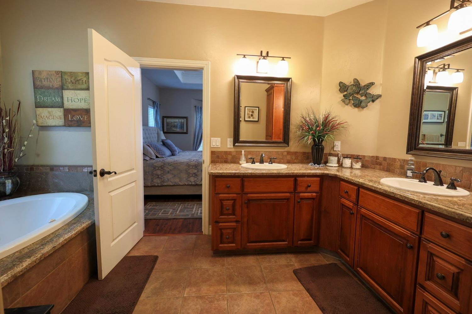 1710 Avenue 388, Kingsburg, CA 93631