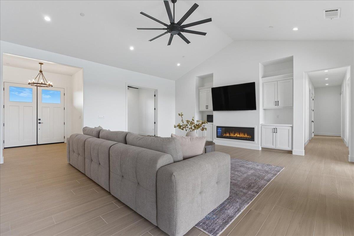 605 S Anderson A Rd, Exeter, CA 93221