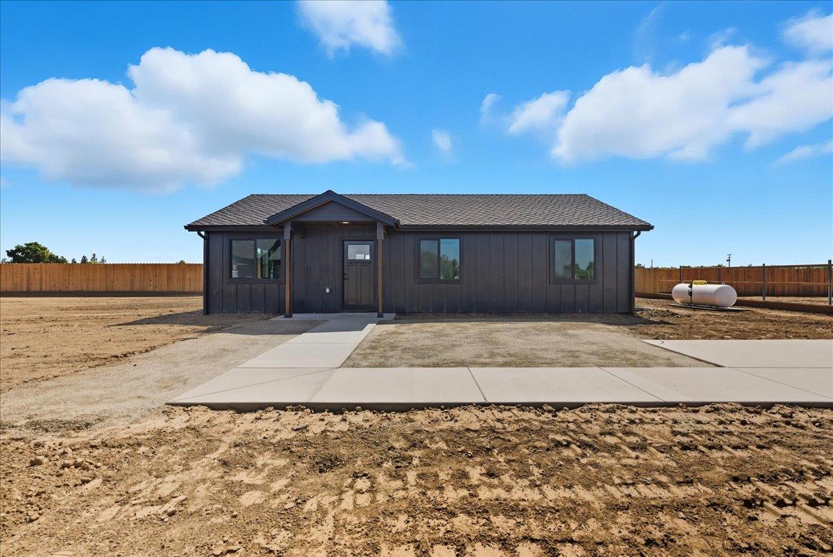 605 S Anderson A Rd, Exeter, CA 93221