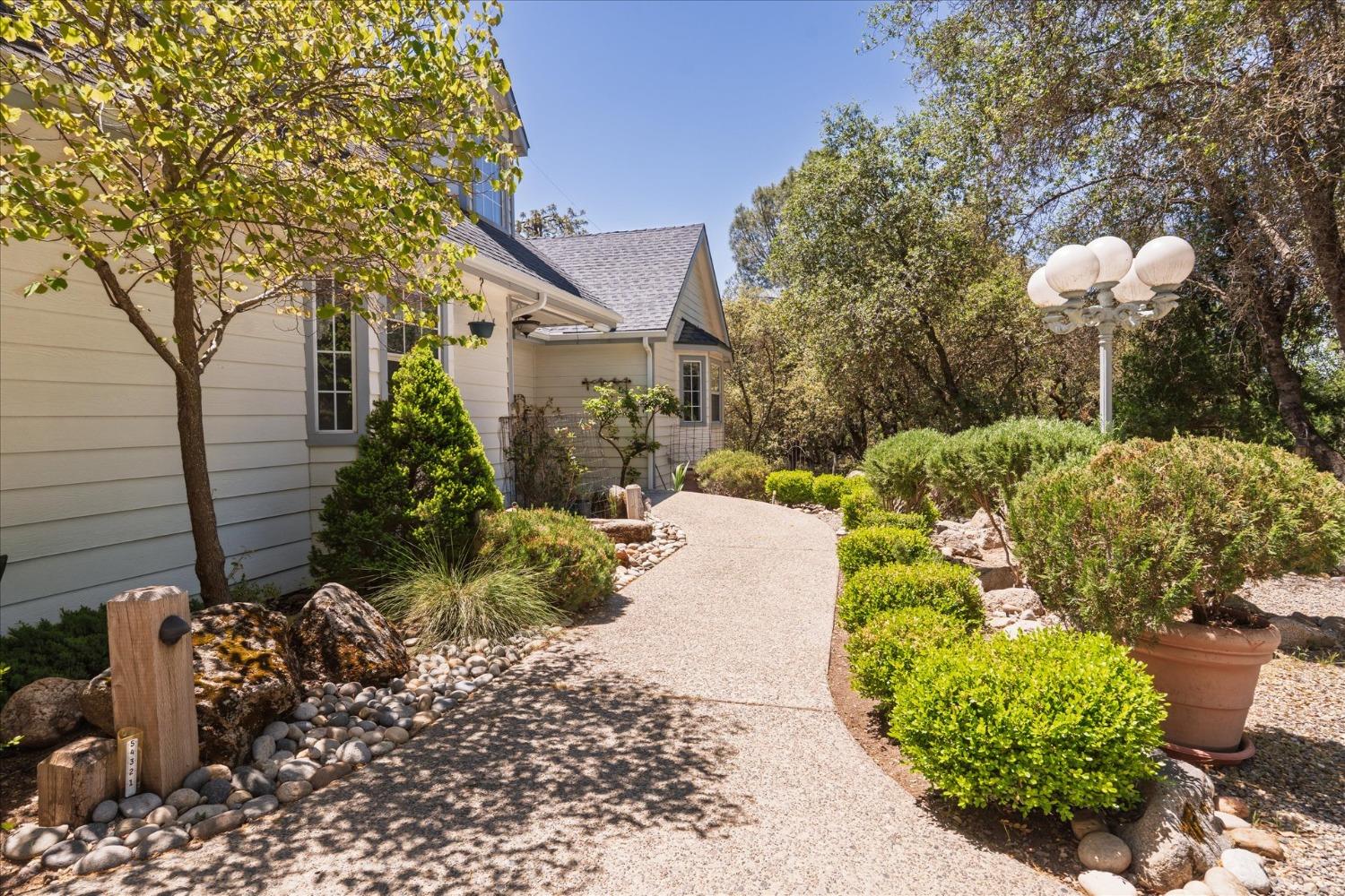 39976 Pierce Lake Dr, Oakhurst, CA 93644