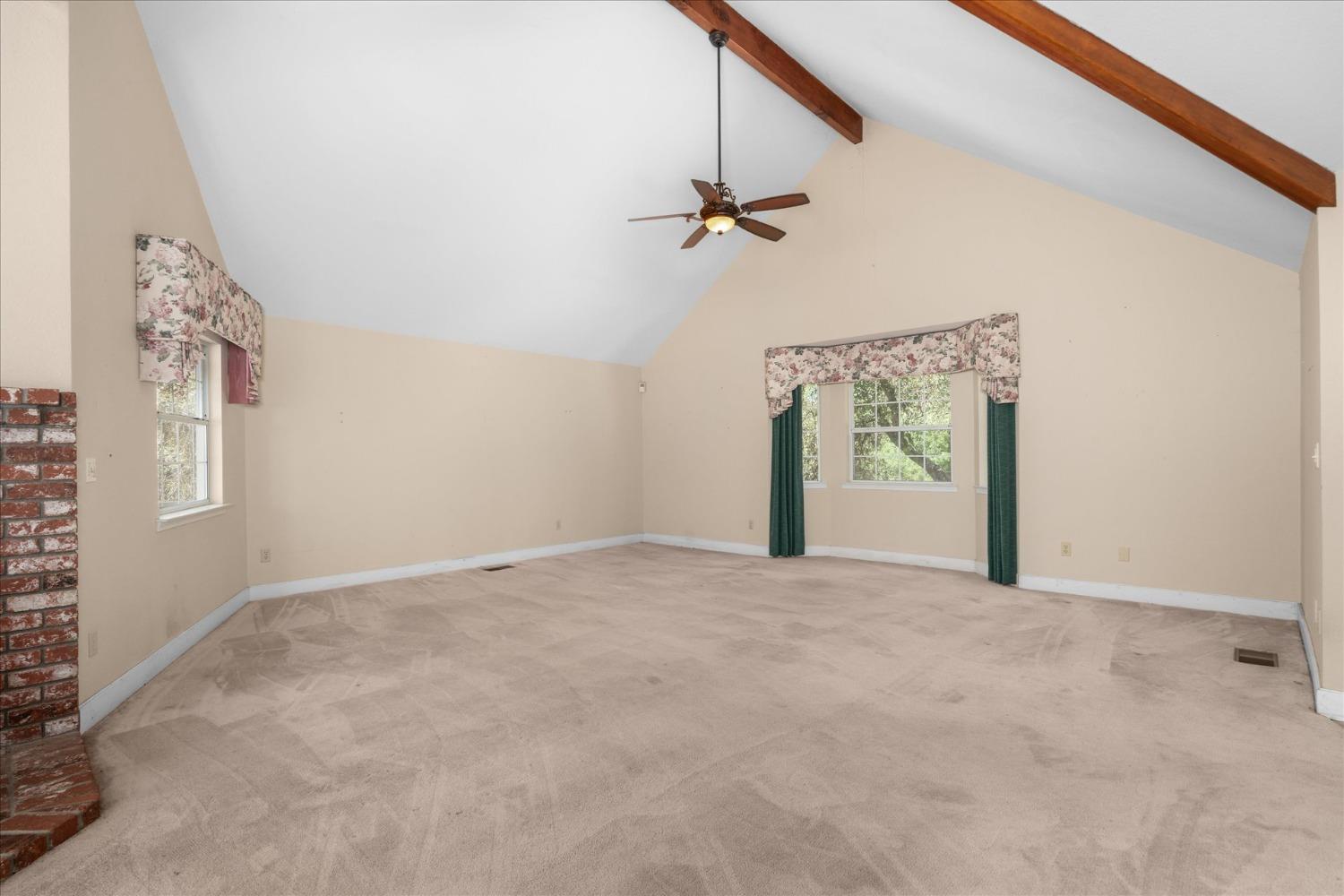 39976 Pierce Lake Dr, Oakhurst, CA 93644