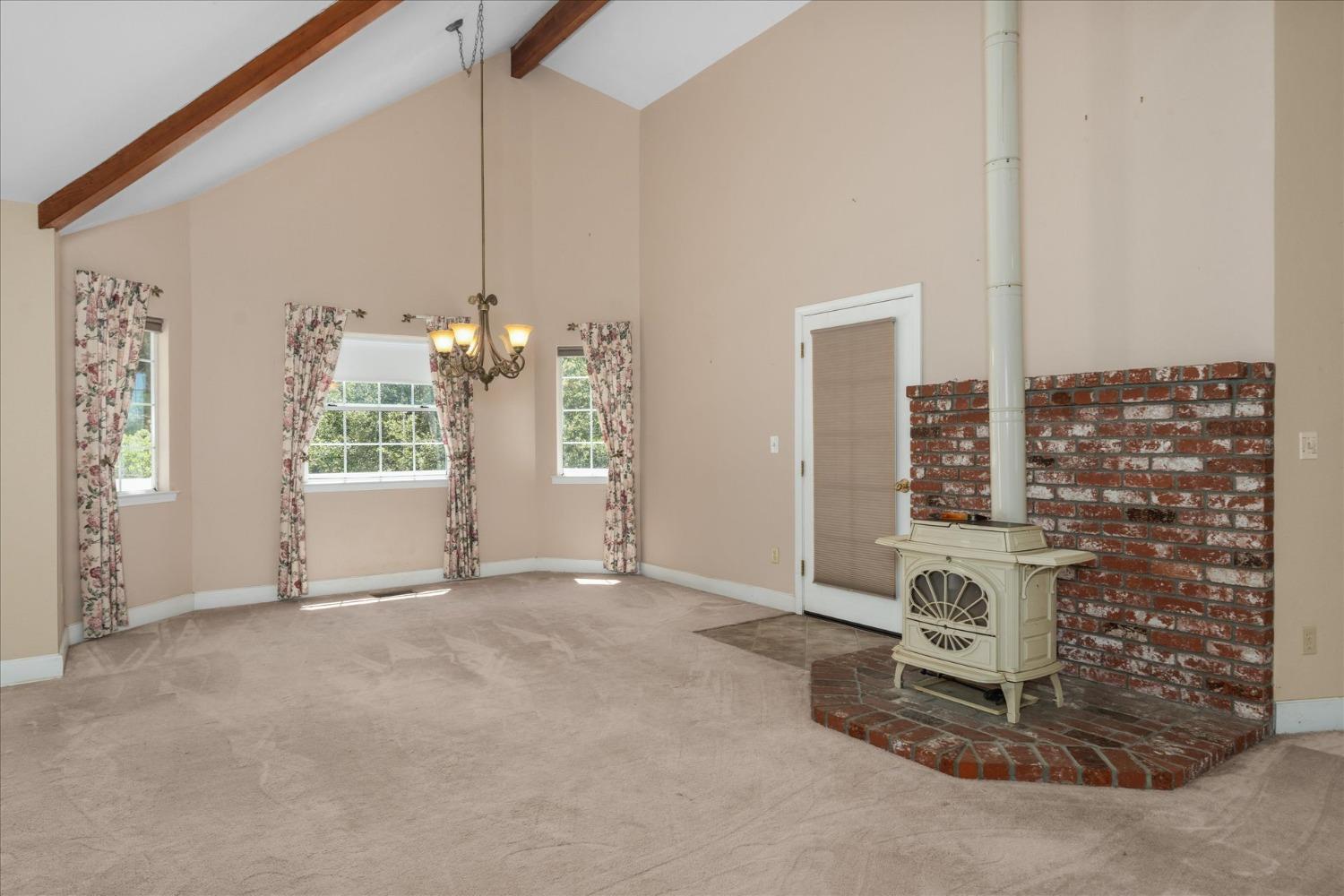 39976 Pierce Lake Dr, Oakhurst, CA 93644