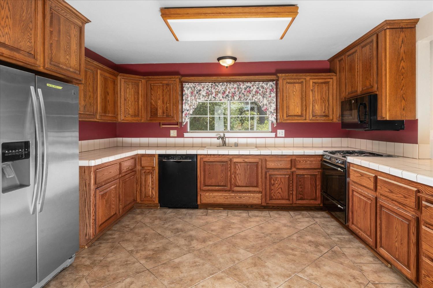 39976 Pierce Lake Dr, Oakhurst, CA 93644