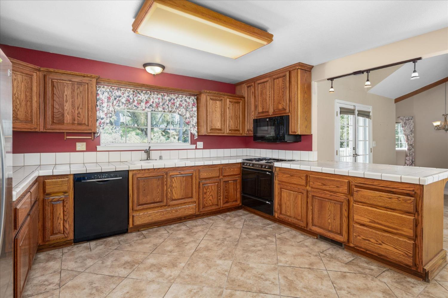 39976 Pierce Lake Dr, Oakhurst, CA 93644