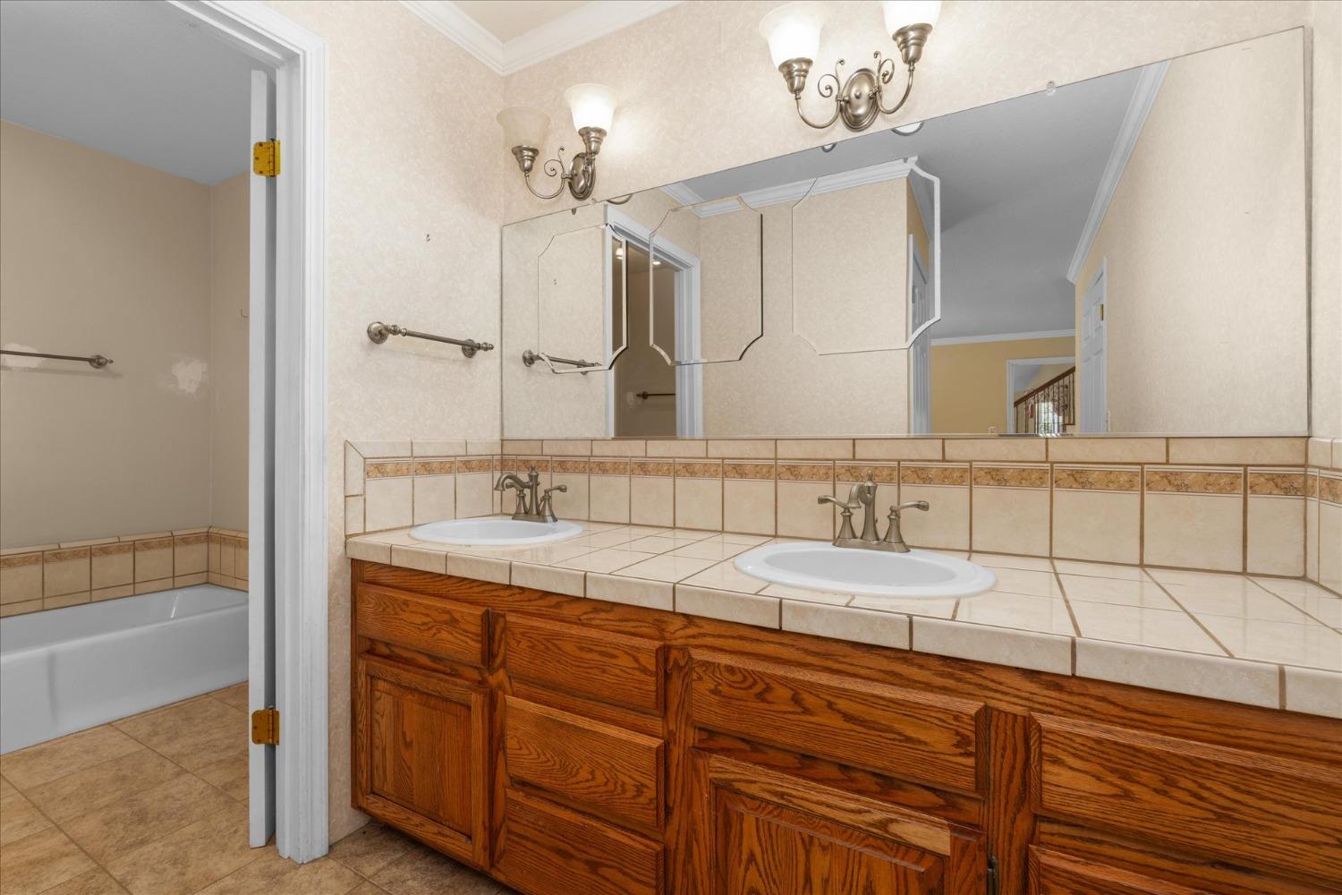 39976 Pierce Lake Dr, Oakhurst, CA 93644