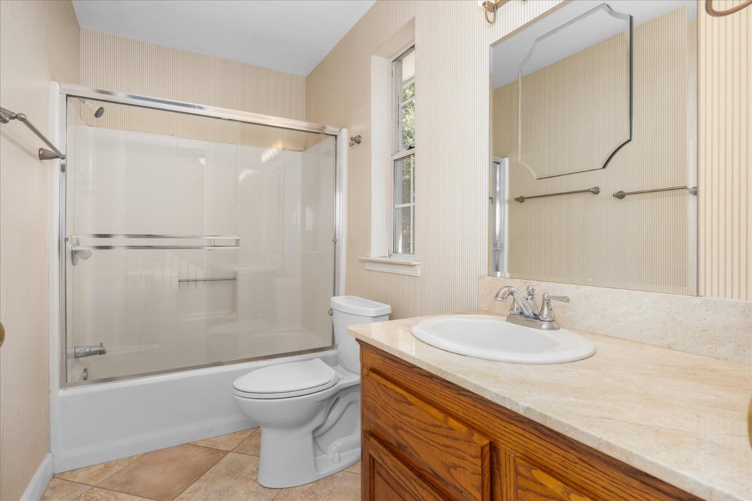 39976 Pierce Lake Dr, Oakhurst, CA 93644