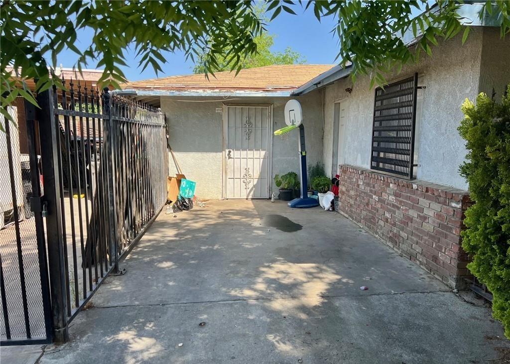 409 E 12TH St, Madera, CA 93638