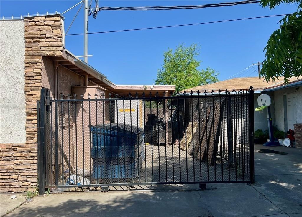 409 E 12TH St, Madera, CA 93638