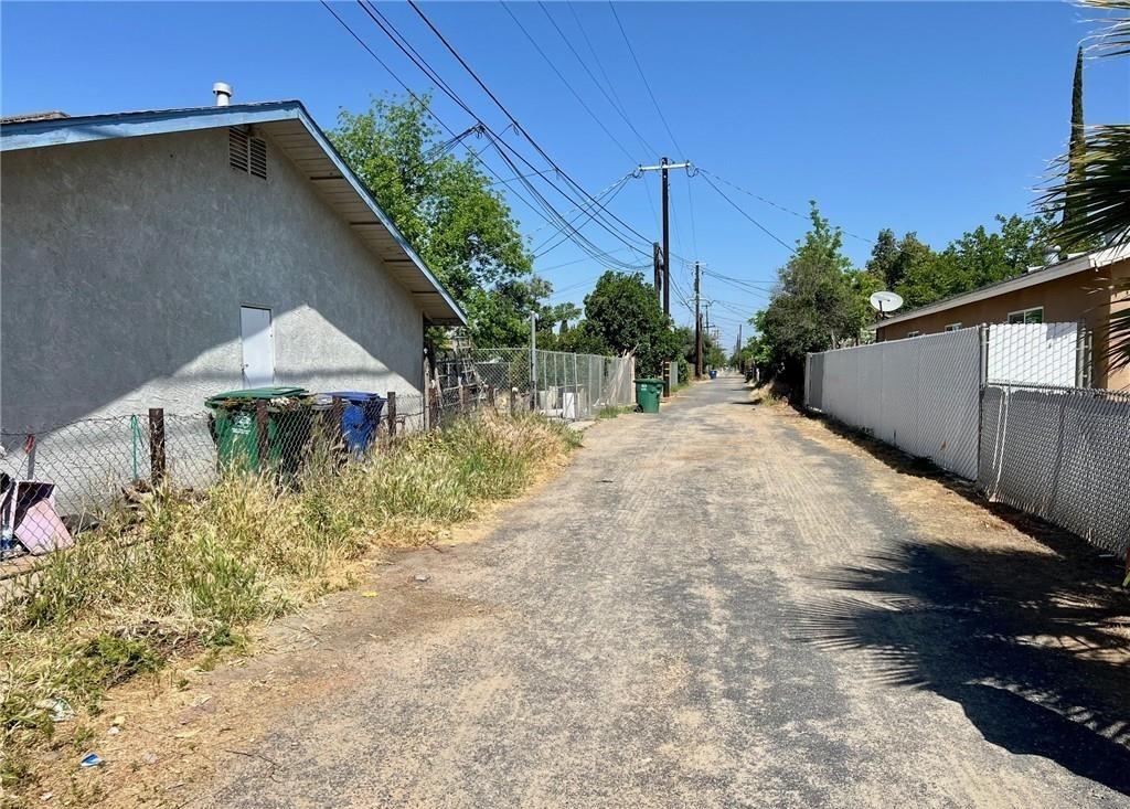 409 E 12TH St, Madera, CA 93638