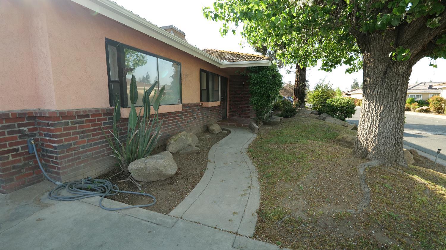 7684 N 6Th St, Fresno, CA 93720