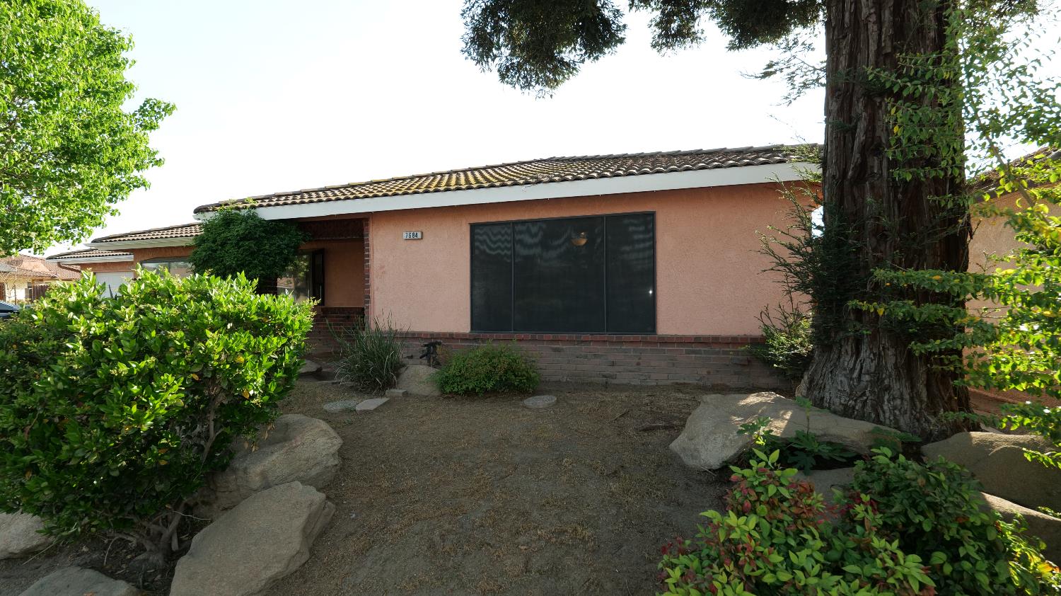 7684 N 6Th St, Fresno, CA 93720